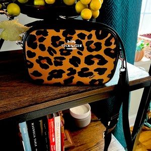 Authentic Coach Jamie Camera bag gently used, looks brand new! Great Xmas gift!